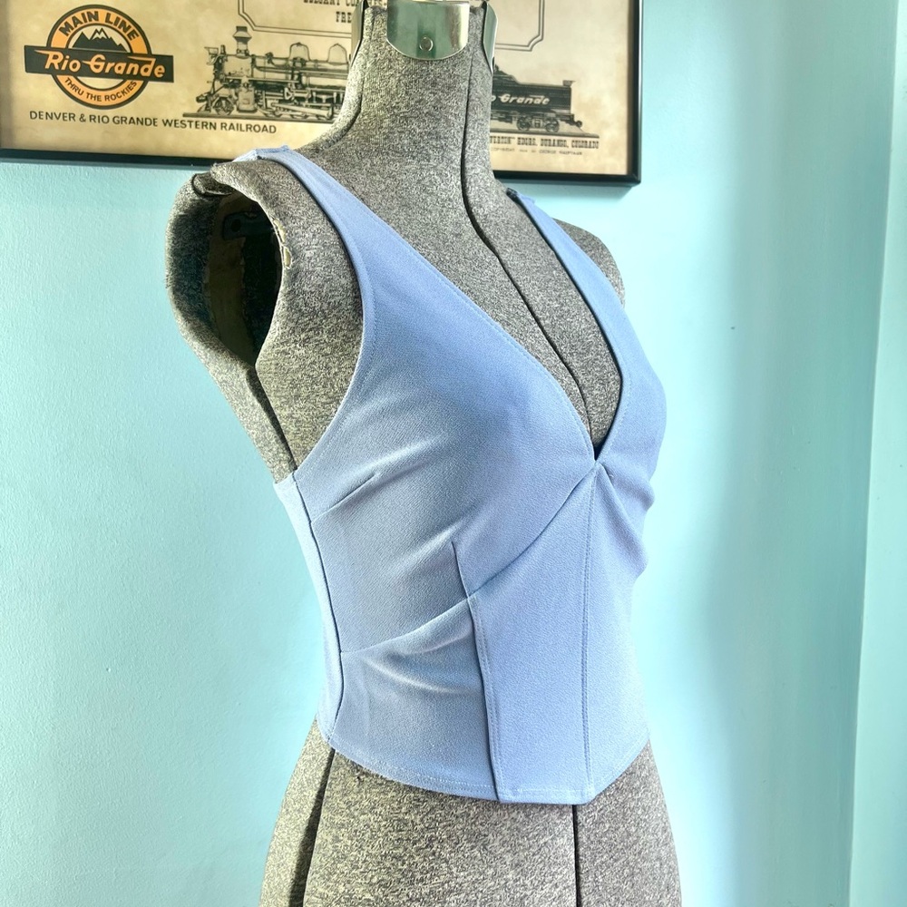 Abercrombie and Fitch Light Blue V-Neck Women's Crop Top